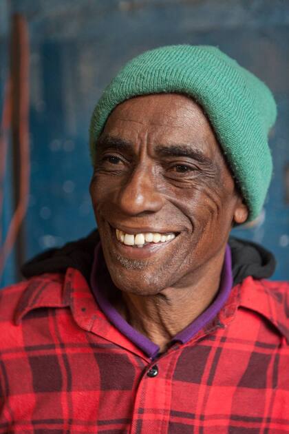 El Lobo Núñez es luthier y referente del candombe montevideano.