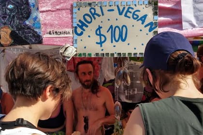 El local de choripanes veganos era atendido por un colectivo de artistas