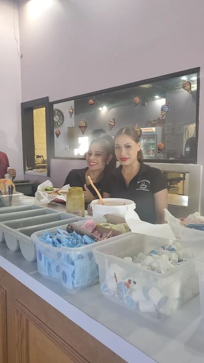 El local de comida mexicana decidió regalar su comida antes de cerrar su puertas tras la sorpresiva redada de ICE
