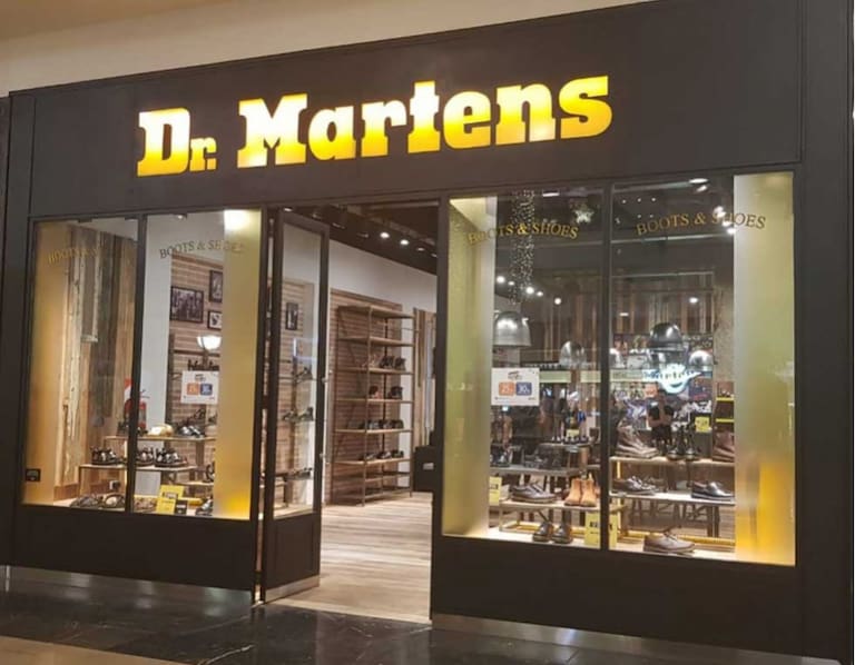 La marca de calzado Dr. Martens cierra sus cuatro locales y se va