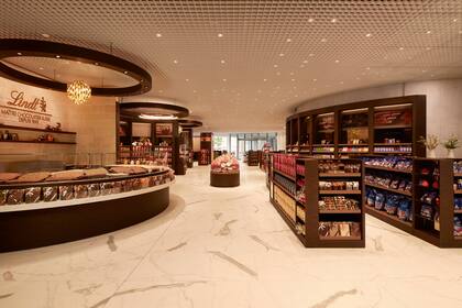 El local de exposición y venta es el más grande de los dedicados al chocolate del mundo.