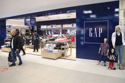 Gap abrió su primera tienda en la Argentina en Aeroparque 