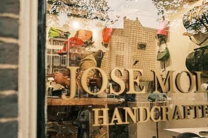 El local de Mollura está a 200 metros del Palacio Real en Ámsterdam