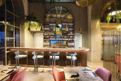 El local, diseñado por el estudio Redaelli y asociados, tiene capacidad para 270 comensales