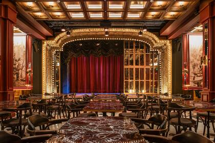 El local funciona como restaurant que ofrece shows y conciertos en vivo