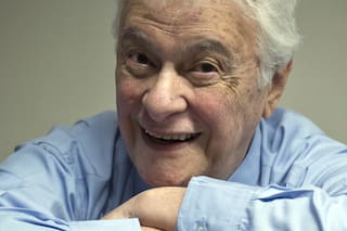 Larrea, de su infancia en Bragado a la muerte de su padre y su amor por la radio