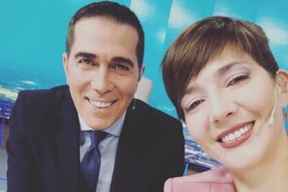 El locutor, junto a Cristina Pérez, conducen el noticiero de Telefé.