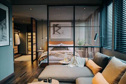 El loft fue pensado para un diseñador industrial argentino. De ahí surgió la idea de usar materias primas locales como el cuero de modo artesanal pero contemporáneo.