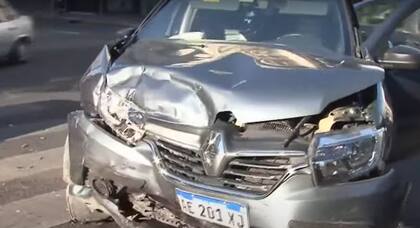 El Logan impactó al taxi