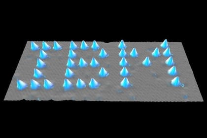 El logo de IBM, hecho con 35 átomos, no puede verse con instrumentos ópticos
