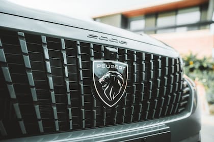 El logo de Peugeot se fue renovando con los años, pero nunca dejó de lado al león