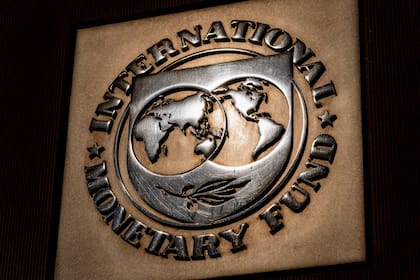 El logo del Fondo Monetario Internacional, en su sede de Washington.