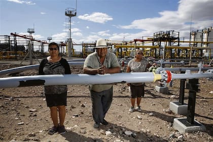 El lonko Albino Campo y sus hermanos en la comunidad Lof Campo Maripe, que reclama territorios en Loma Campana