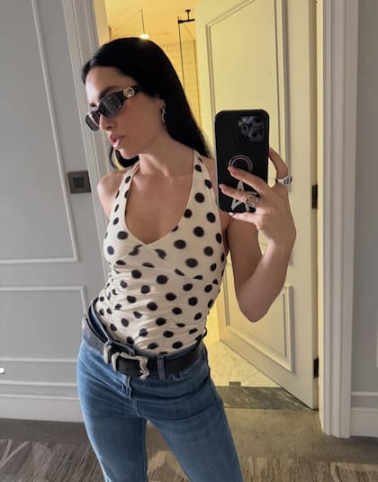 El look casual de Lali en San Sebastián (Foto: @lali)