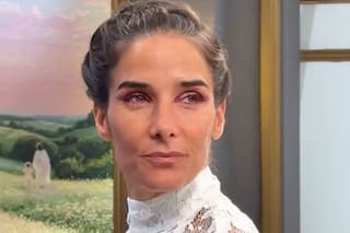 Juana Viale le dio la bienvenida al otoño con un look con transparencias