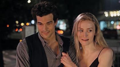 El look de Pidgeon en las primeras fotos de prueba filtradas a la prensa fue objeto de severas críticas debido a que traicionaba el estilo original y distintivo de Carolyn Bessette