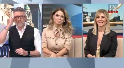 El look de trabajador de bingos y casinos que lució Novaresio