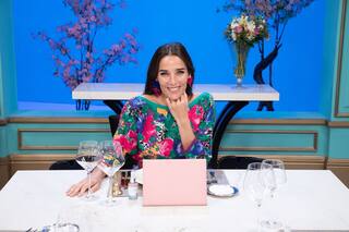 El look primaveral de Juana Viale y el chiste sobre los últimos diseños de Gino Bogani