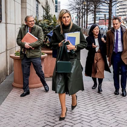El look total green con el que Máxima se lució en Washington D.C. (Foto: Patrick van Katwijk / @queen.maxima)