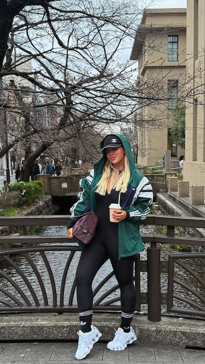 El look urbano con el que Wanda Nara recorrió las calles de Kyoto