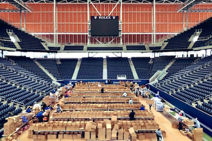 El Louis Armstrong Stadium, en Queens, convertido hace unas semanas en un centro de preparación y distribución de comida para los afectados por el coronavirus