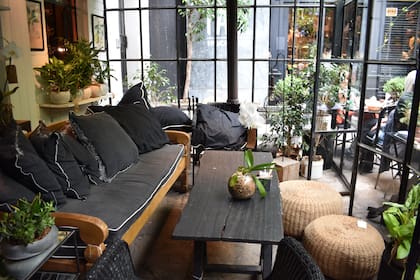 El lugar alberga varios rincones más allá del local de decoración