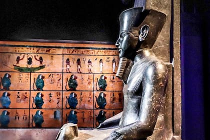 El lugar de descanso eterno del joven faraón de la XVIII Dinastía alcanzó fama mundial debido a que se encontraba intacta tras más de tres milenios