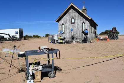 El lugar donde se guardaban las armas en el set de Rust, precintado por la policía tras los allanamientos