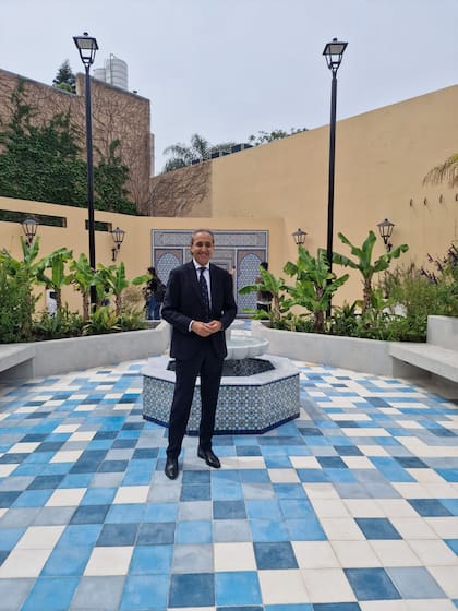 "El lugar en sí te da la sensación de un secreto, un oasis, un patio agradable y de acceso libre que le de un respiro a los vecinos en medio de la vorágine de Palermo", describe el embajador Fares Yassir