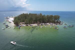 Compraron una isla desierta a minutos de Tampa, la transformaron en un paraíso y ahora está en venta