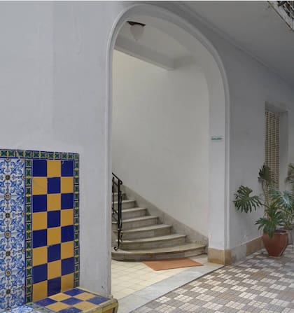 El lugar es elegido como vivienda por artistas, músicos, diseñadores y profesionales creativos, que conviven con consultorios, estudios, showrooms u oficinas.