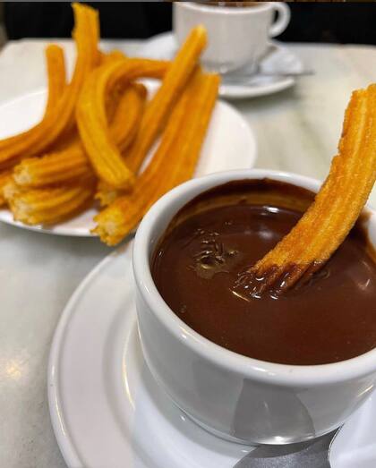 El lugar es reconocido por su chocolate con churros