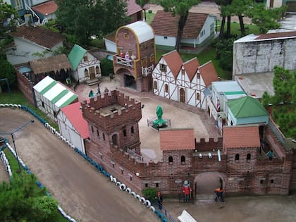 El lugar fue creado por Roberto Geddo, cuando en 1986 en apenas un invierno levantó un castillo con sus varias torres y con mirador incluido