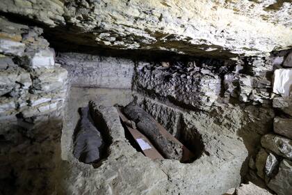 El lugar se descubrió en abril de este año y contiene 35 momias además de sarcófagos de piedra