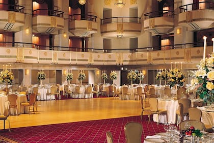 El club privado del piso 19 brinda espacios para reuniones, eventos y servicios exclusivos