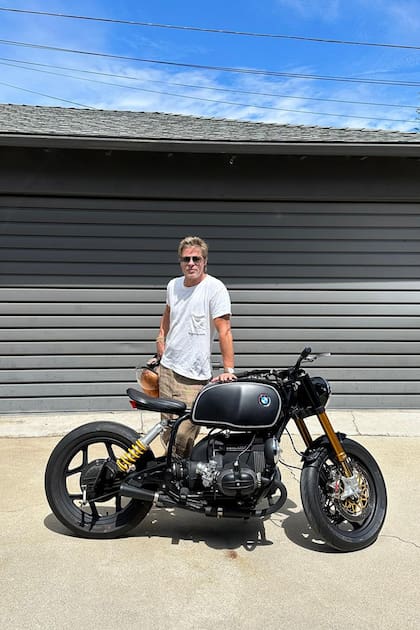 El lujoso regalo es un modelo 1985 R 80 que fue customizado y transformado en una clásica Bobber de Roughchild.