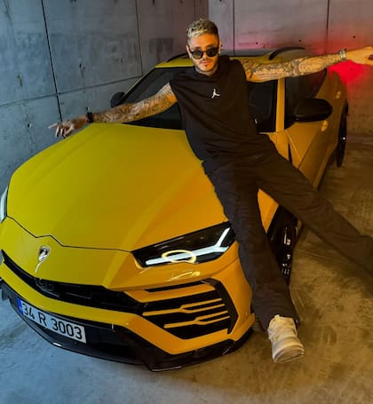 El lujoso vehículo tendría un valor que oscila en los 533 mil euros (Instagram: @mauroicardi)