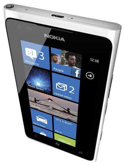 El Lumia 900 de Nokia, cuya carcasa es de policarbonato de una pieza