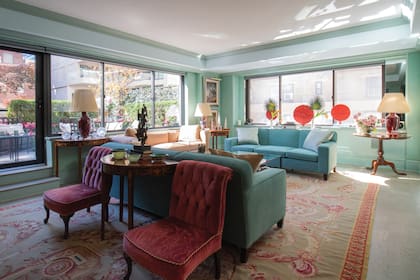 El luminoso living de Ada en Manhattan.