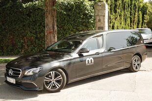 El lunes 23, minutos antes del mediodía, llega el coche fúnebre a la casa de Puerta de Hierro.