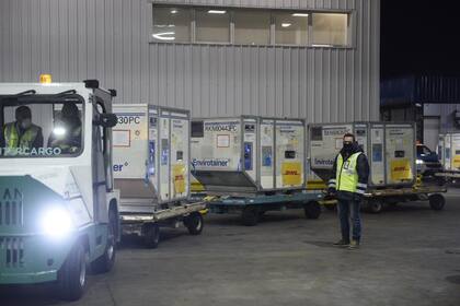 El lunes próximo llegarán 2.148.600 de AstraZeneca contra el Covid-19 y Argentina superará los 17.5 millones de dosis