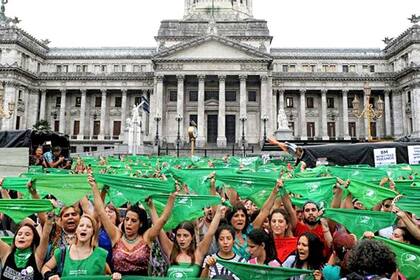 Miles de mujeres marcharon al Congreso para pedir la legalización del aborto