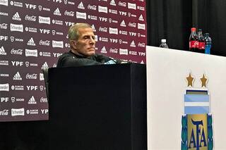 El Maestro Tabárez dejó una frase que causó asombro, críticas y hasta consultas en la RAE