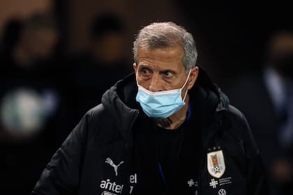 El Maestro Tabárez quedó en el ojo de la tormenta tras la derrota con la Argentina