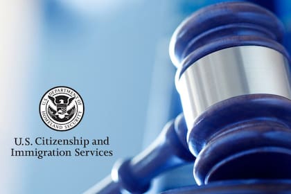 El magistrado George L. Russell III frenó la política de Donald Trump que suspendió estos trámites por el origen de los solicitantes / X @uscis