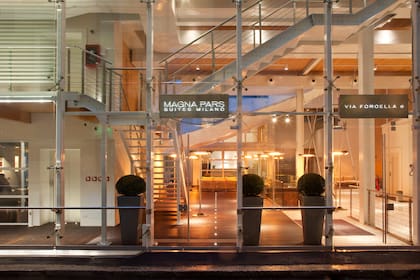 El Magna Pars Suites Milán reinventó el espacio que, originalmente, pertenecía a la sede de la fábrica de perfumes de la familia.