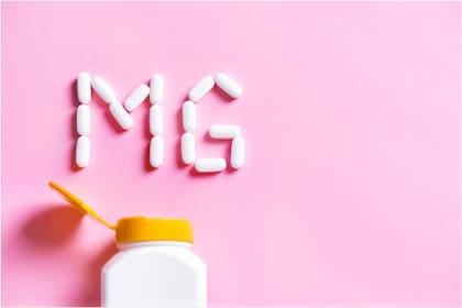 El magnesio colabora con más de 300 enzimas que llevan a cabo distintos procesos y funciones