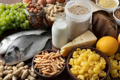 El magnesio está presente en múltiples alimentos, como legumbres y verduras