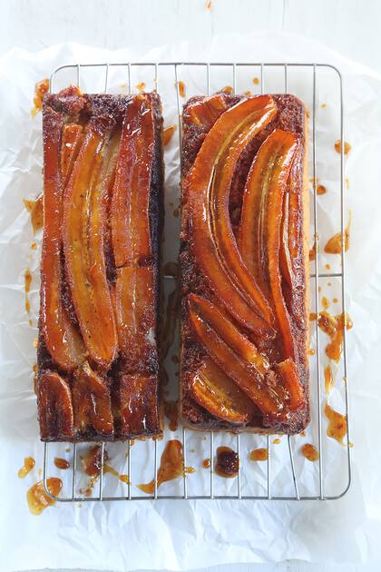 El magnesio que aporta la banana regula la función de los músculos y el sistema nervioso, los niveles de azúcar en la sangre, y la presión sanguínea. Además, ayuda a formar proteína, masa ósea y ADN