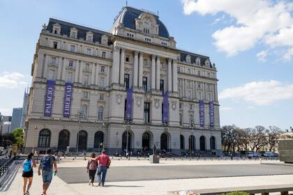 El magnífico exedificio del Correo, hoy Palacio Libertad